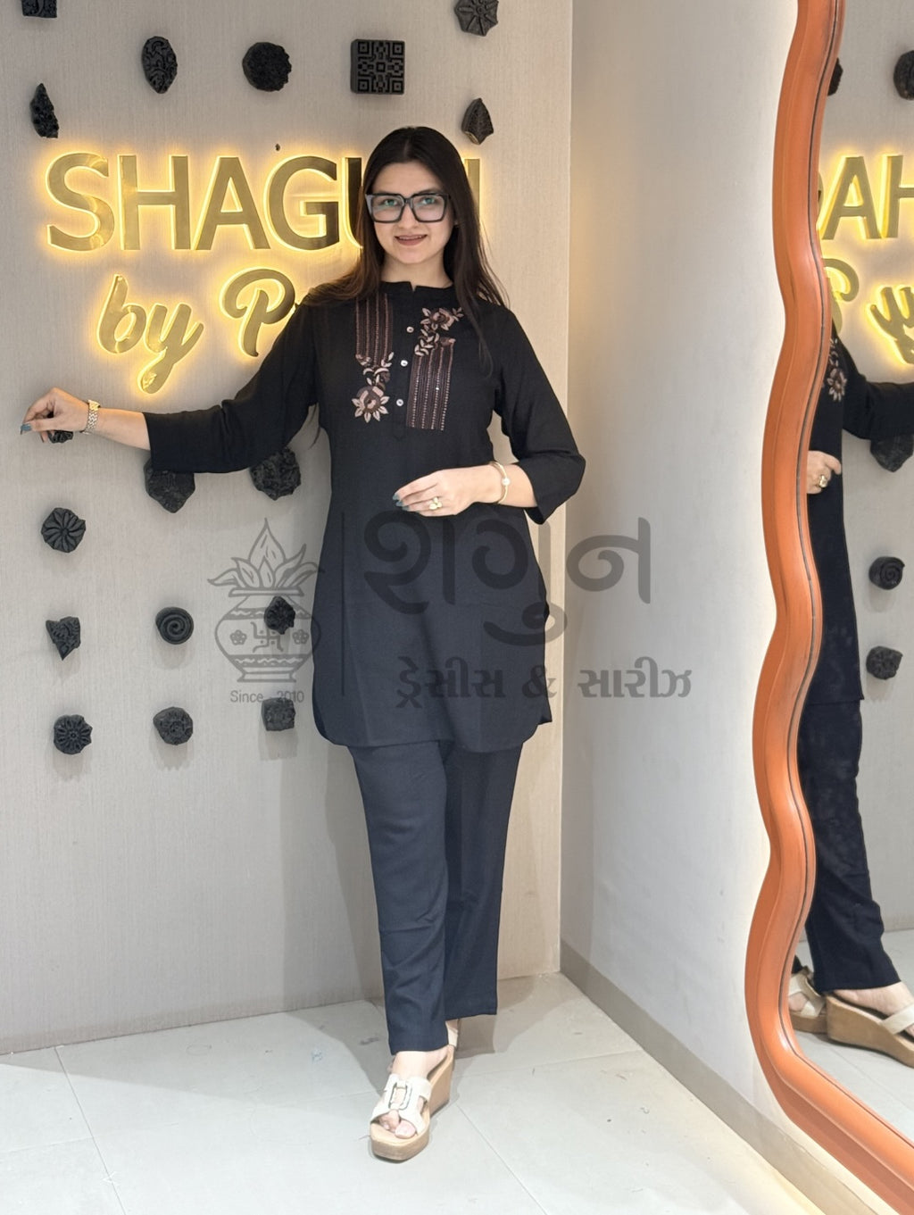 Chic Black Embroidered Short Tunic Co-Ord Set – 2 Piece Shagun Dresses