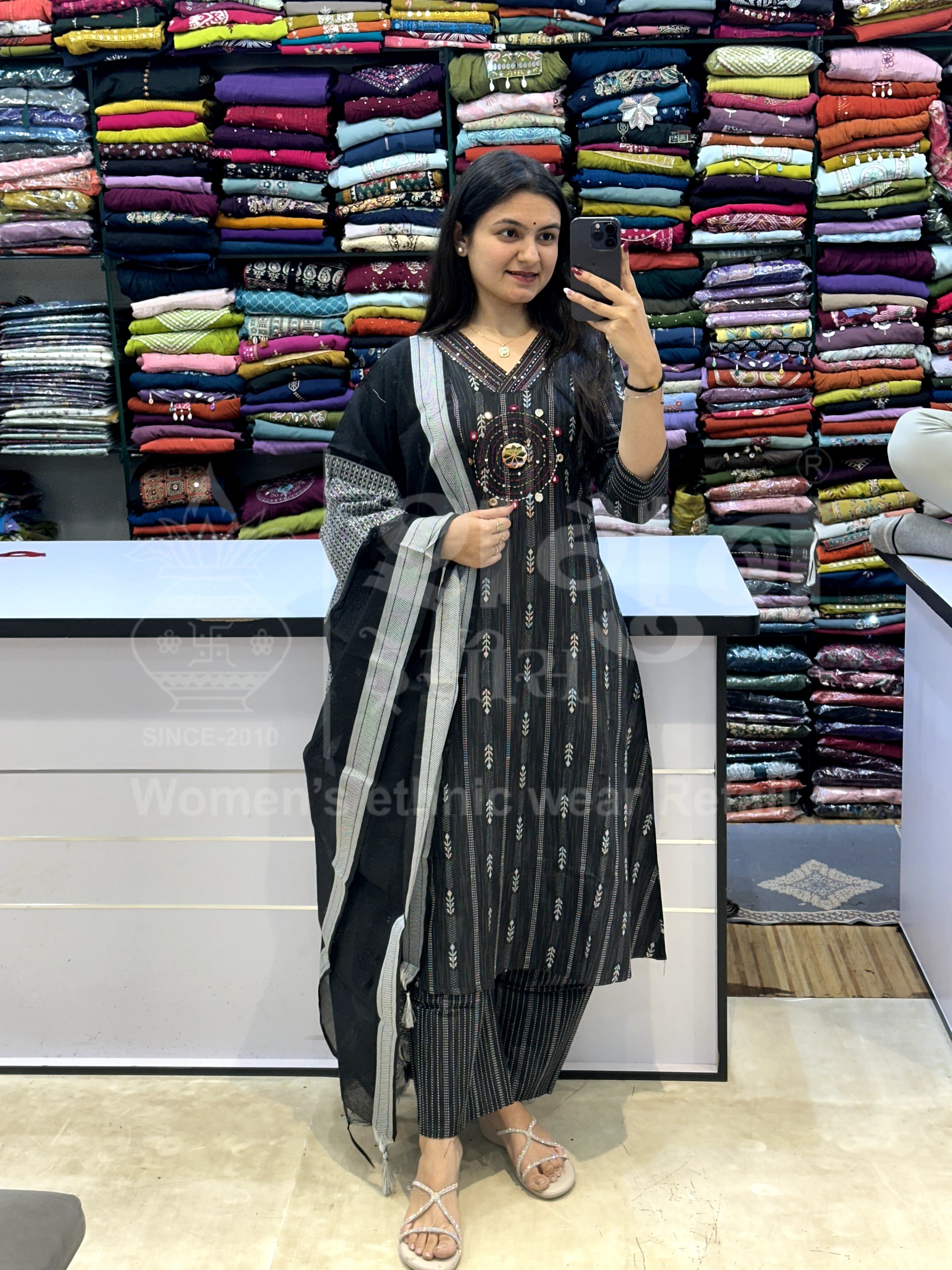 Vira Dobby Print Kurti Set with Dupatta